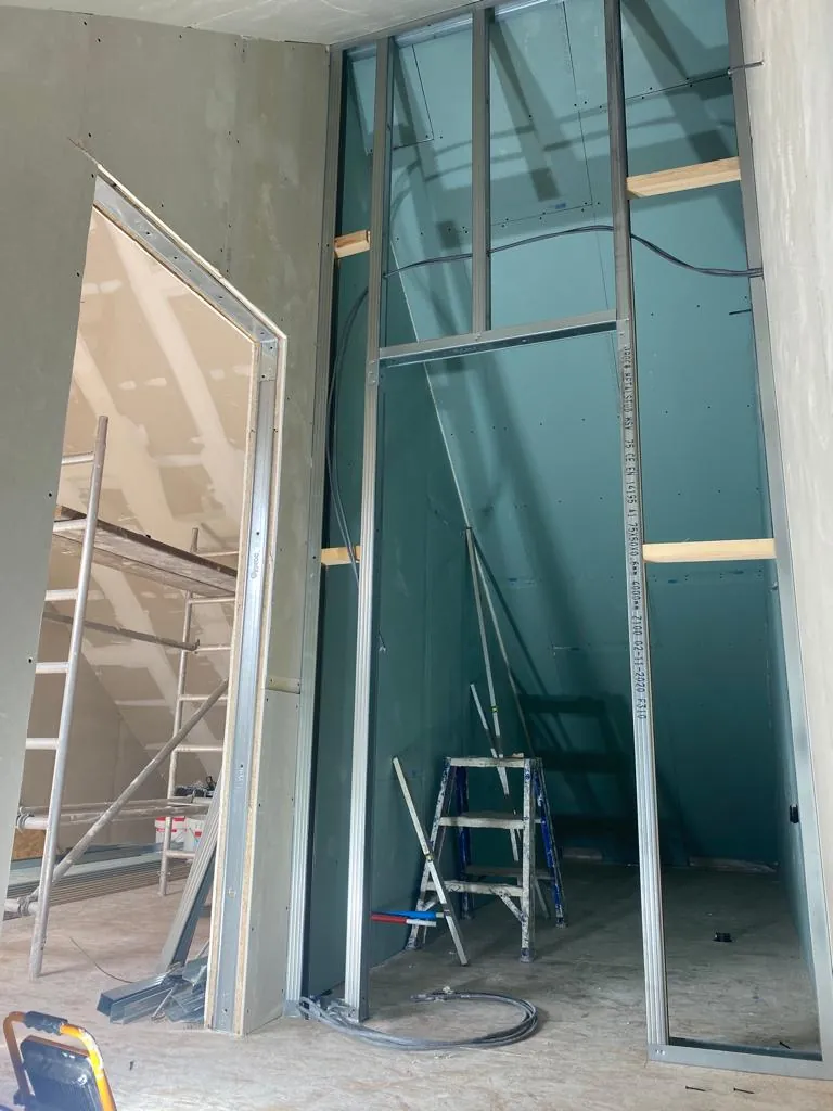 Zolderrenovatie in Mechelen - transformatie van ongebruikte zolder tot functionele woonruimte